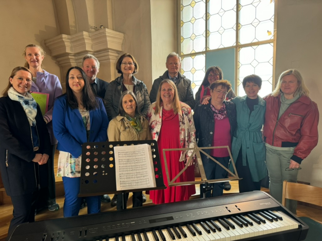 Der Chor Verena's Happy Voices am Chor in der Fehringer Stadtpfarrkirche